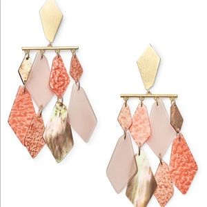 NEW! KendraScott Hannah style coral/gold earrings